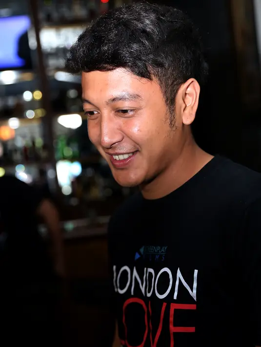 Dimas Anggara berperan sebagai Dave, dikisahkan sebagai pribadi yang ambisius dalam mengejar keinginannya. (Andy Masela/Bintang.com)