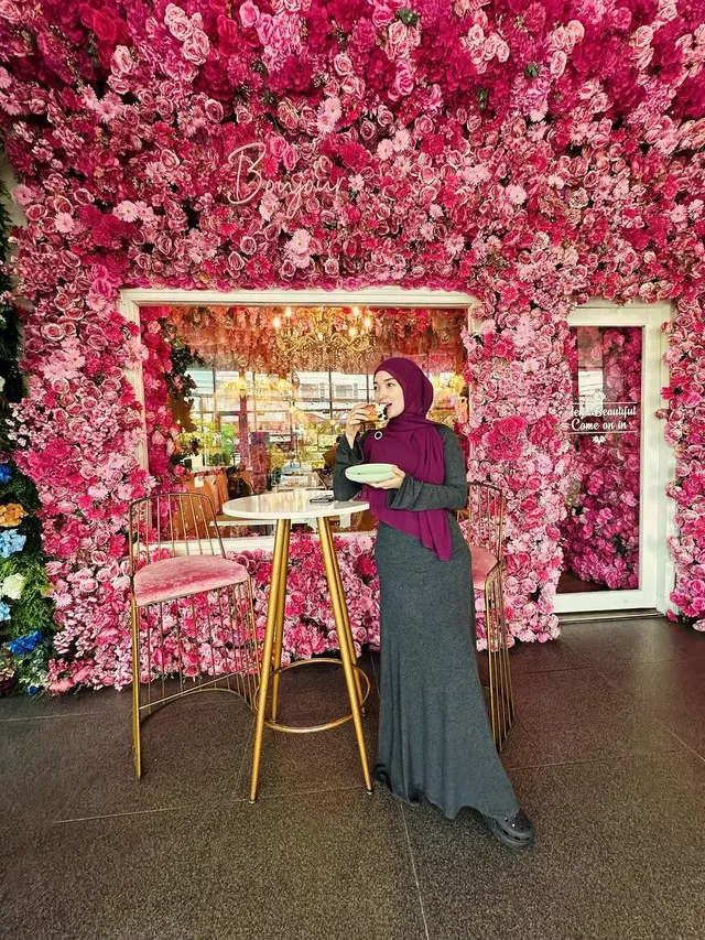 Zaskia Gotik berhijab [Instagram/zaskia_gotix]