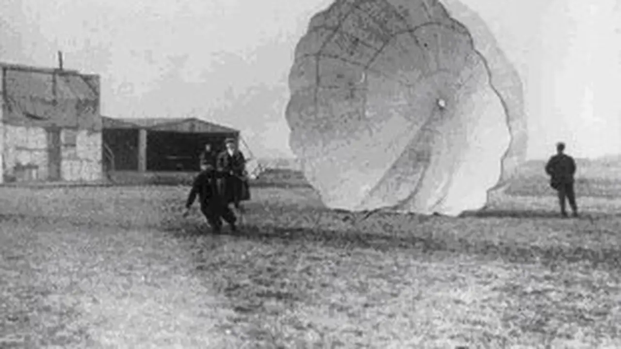 Kapten Berry dan Pilot jannus. (Wikimedia)