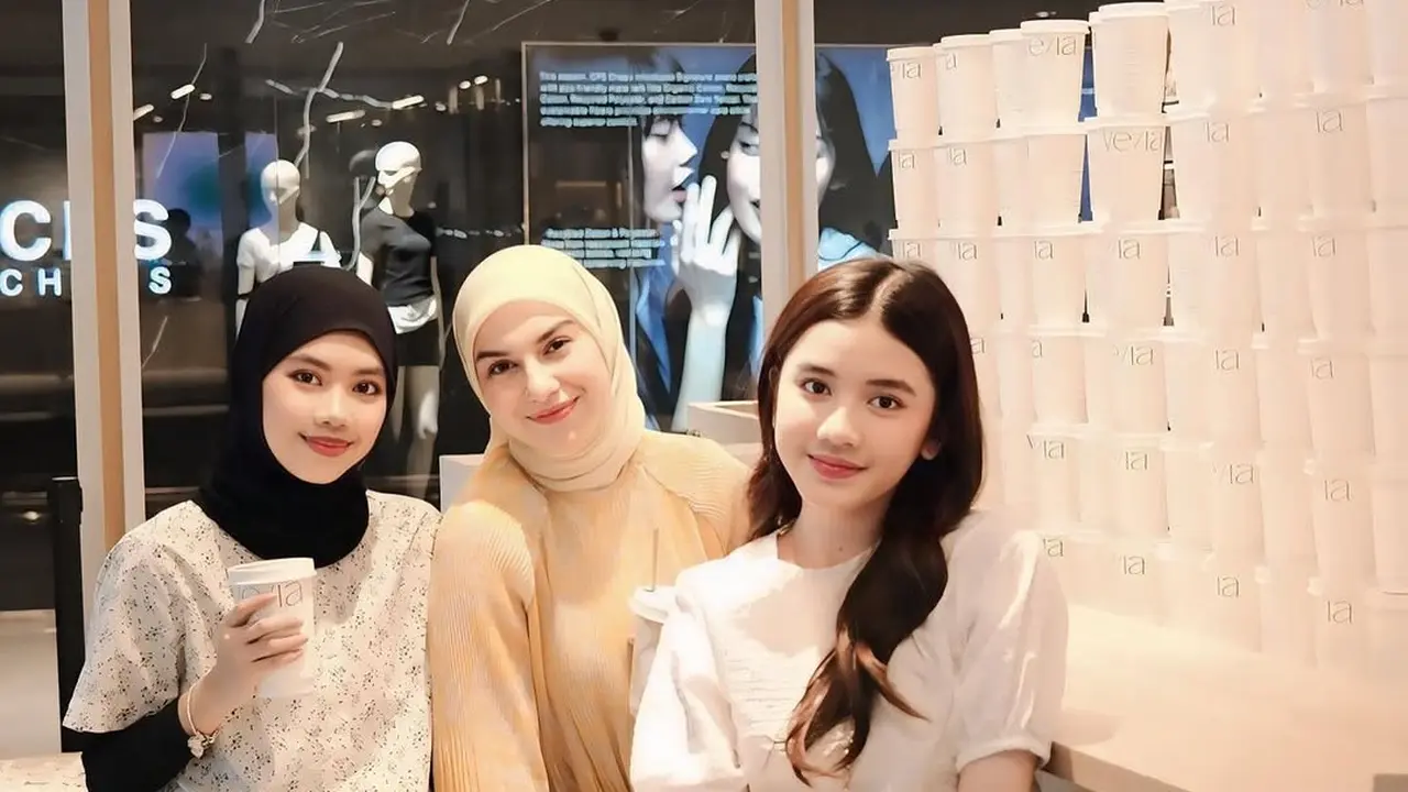 Gaya Stylish Irish Bella Saat Liburan Perdana Bareng Anak Sambung di Thailand