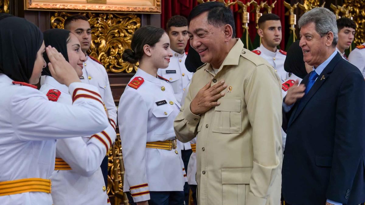 Menhan Sjafrie Sjamsoeddin dan Panglima TNI Agus Subiyanto Bertatap Muka dengan 44 Kadet Unhan Asal Palestina