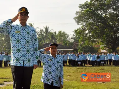 Citizen6, Lampung: Pemkab Tulang Bawang Barat menggelar Upacara Bulanan di Lapangan Merdeka Panaragan Jaya, Jumat Pagi (17/06). (Pengirim: Jerry Hasan)