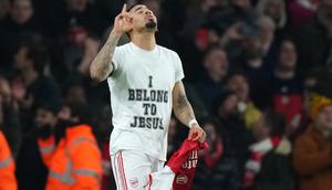 Gabriel Jesus dari Arsenal merayakan setelah mencetak gol keempat timnya selama pertandingan Liga Inggris antara Arsenal dan Aston Villa di London, Rabu (31-12-2025) dini hari WIB. (Foto AP/Alastair Grant)