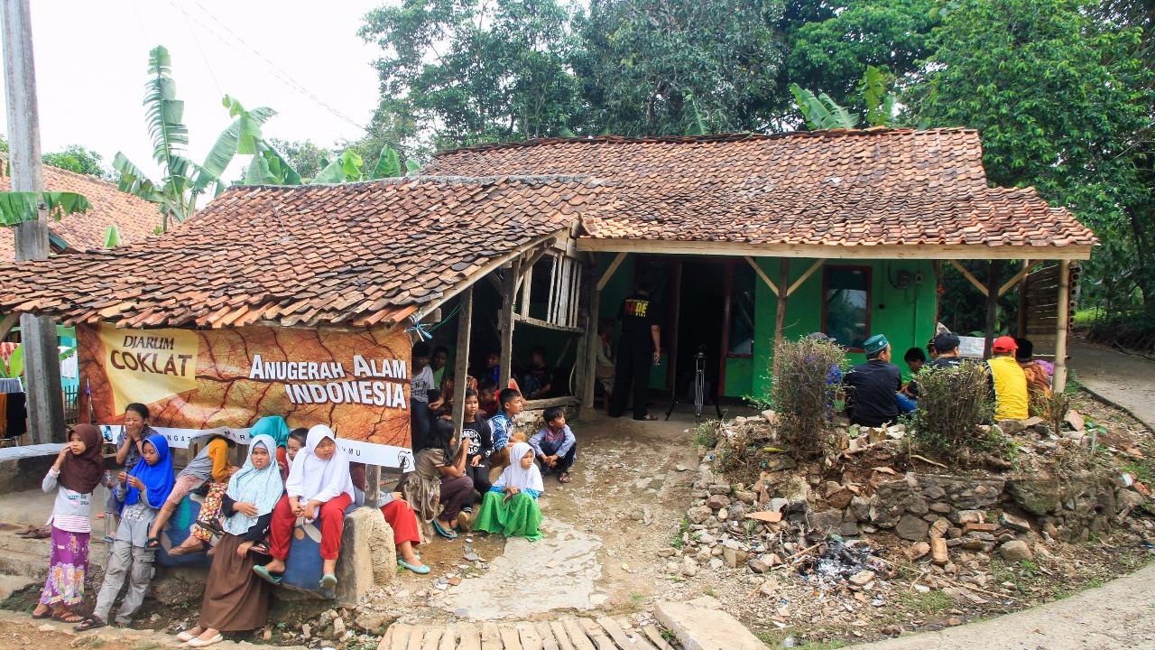 Keren, Pelajar SD di Purwakarta Bahu-membahu Bedah Rumah Warga