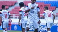 Dendi Setiawan berhasil mencetak 2 gol untuk Arema FC saat melawan Persis Solo (twitter/Arema FC)