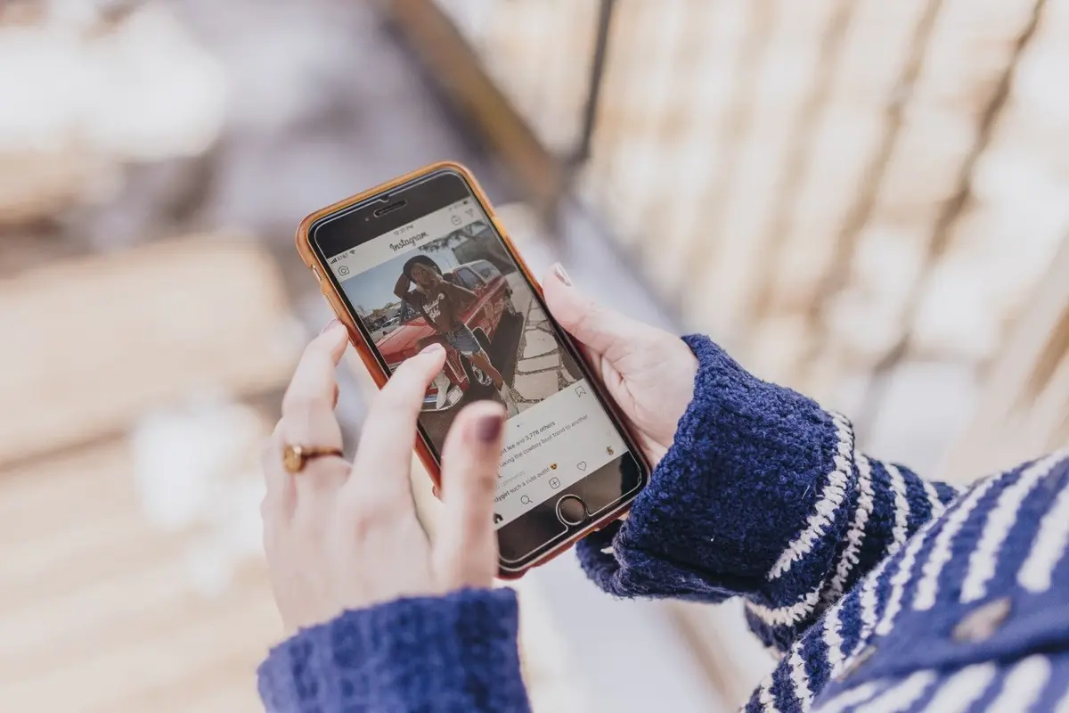 Ilustrasi Instagram, main media sosial Instagram