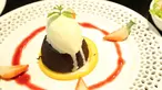 Nikmati pengalaman menikmati dessert dengan konsep dessert bar di Bakerzin, Plaza Senayan, Jakarta Selatan. [DSU/DNY]