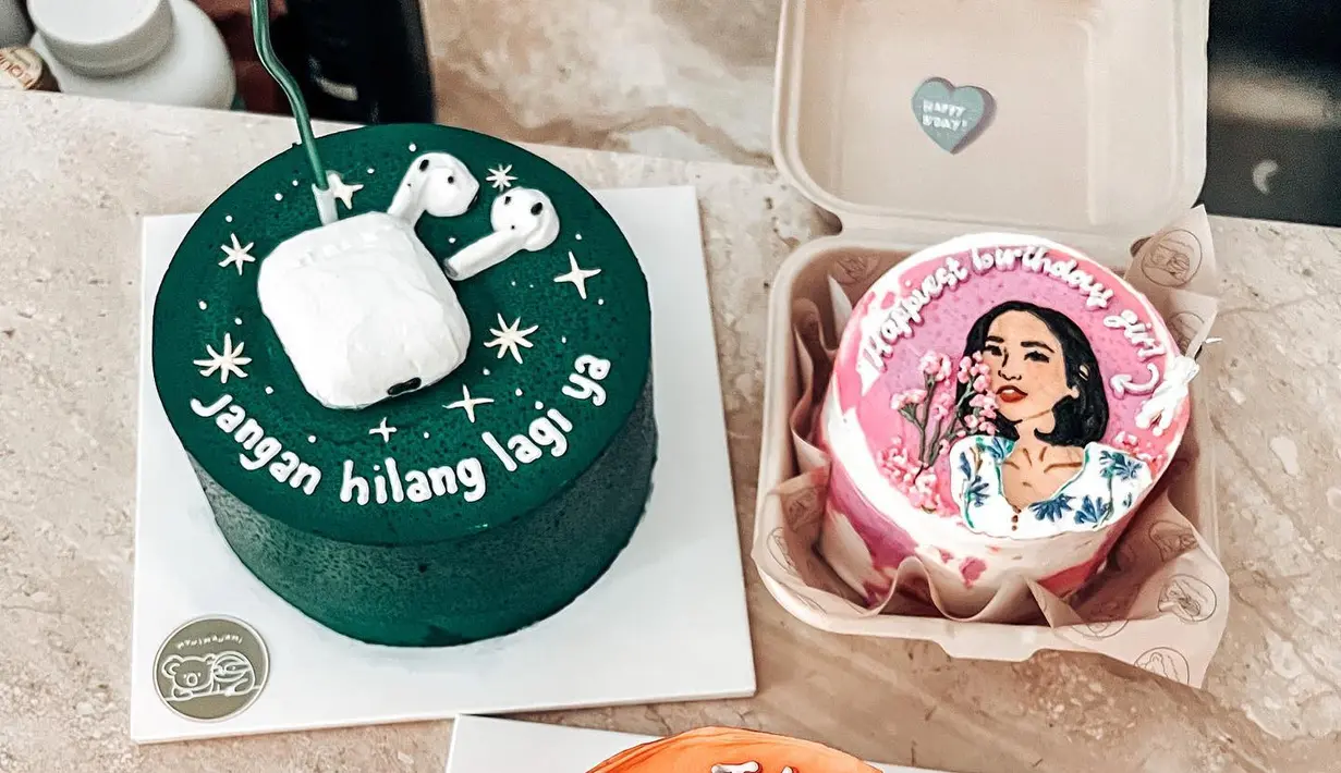 Macam-macam kue ulang tahun Gisel yang ke-32.