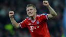 Bastian Schweinsteiger berupah posisi ketika Louis van Gaal menukangi Bayern Munich pada tahun 2009. Awalnya ia merupakan winger kiri dan dipindah menjadi gelandang tengah oleh van Gaal. Alhasil ia menjadi salah satu gelandang tengah terbaik di dunia saat ini. (Foto: AFP/Andrew Yates)