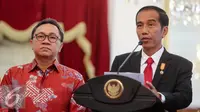 Presiden Joko Widodo menyampaikan keterangan pers terkait bergabungnya Partai Amanat Nasional dengan pemerintah di Istana Merdeka, Jakarta, Rabu (1/9/2015).(Liputan6.com/Faizal Fanani)