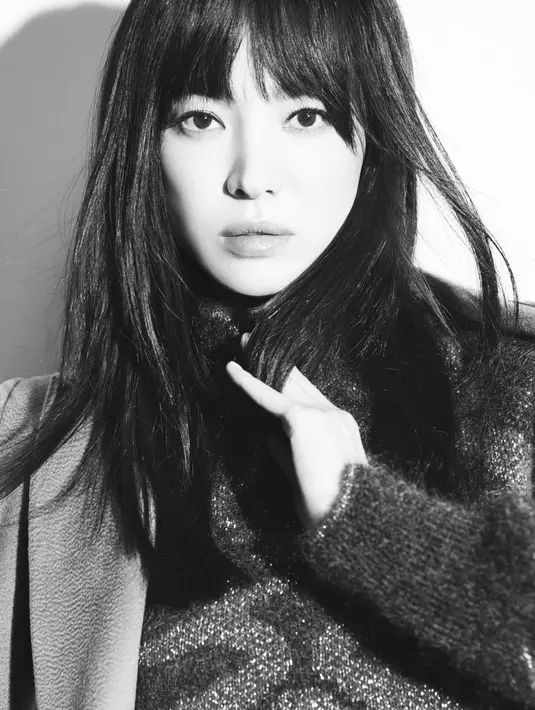 Song Hye Kyo baru-baru ini menujukkan penampilan barunya dengan gaya rambut berponi. (FOTO: instagram.com/kyo1122/)