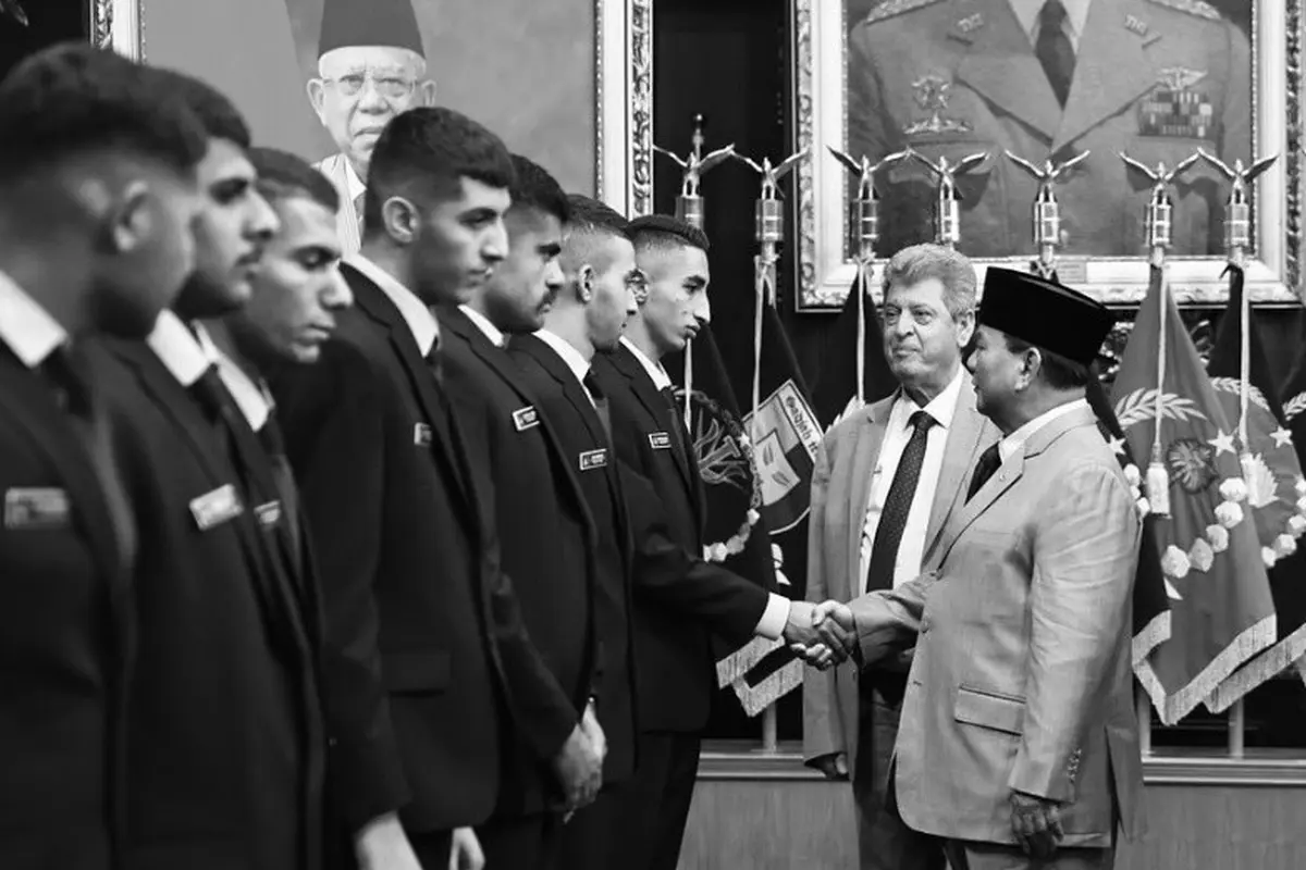 Berkopiah, Prabowo Sambut 22 Orang Palestina Penerima Beasiswa Pendidikan dari Kemenhan