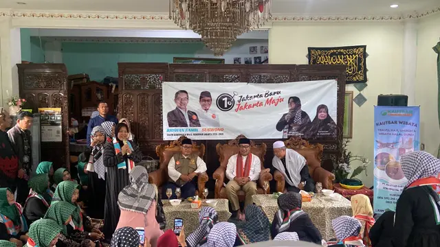 Calon gubernur Jakarta nomor urut 1, Ridwan Kamil (RK) saat blusukan di Jakarta Selatan, Selasa (5/11/2024).