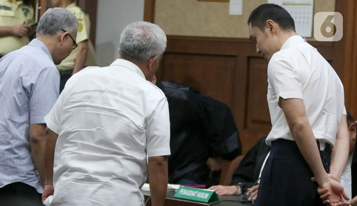 Harvey Moeis dijatuhi hukuman 6,5 tahun penjara dan membayar denda Rp1 miliar subsider enam bulan kurungan. (Liputan6.com/Herman Zakharia)
