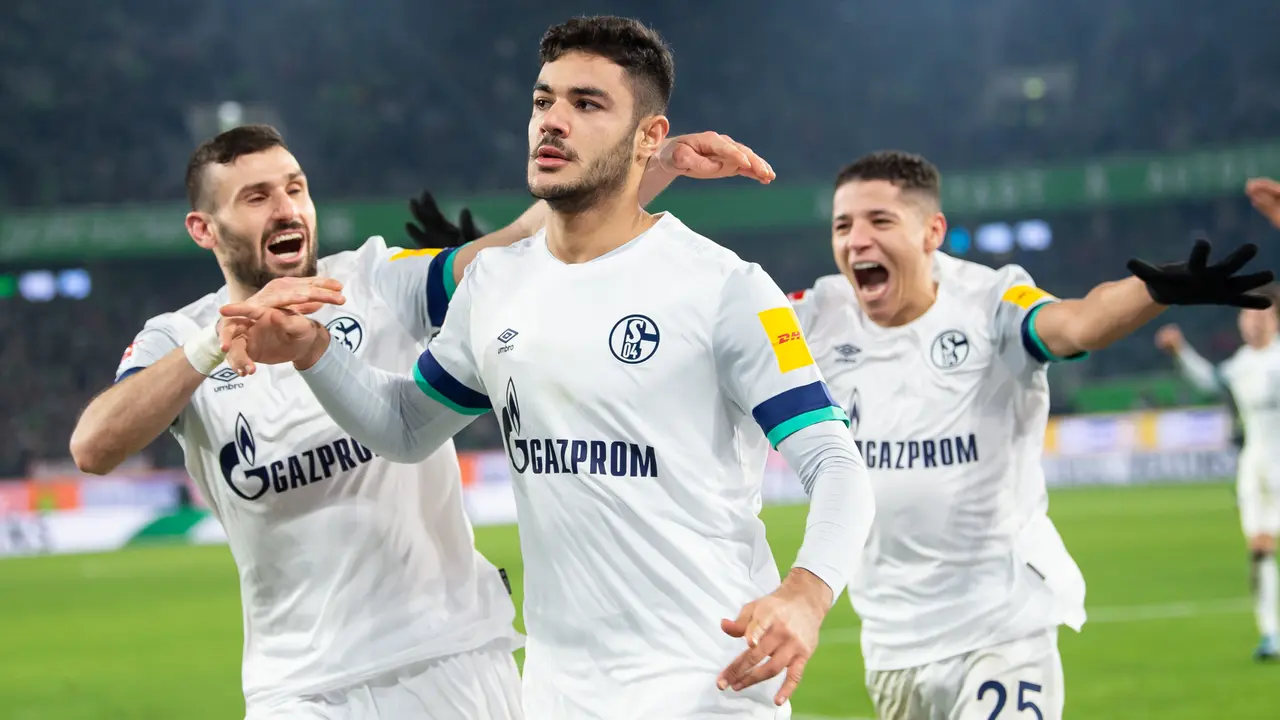 FOTO: Aksi Memukau Ozan Kabak, Bek Muda Potensial Harapan Baru Lini Pertahanan Liverpool
