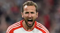 Harry Kane tampil memukau pada musim pertamanya bersama Bayern Munchen setelah pindah dari Tottenham Hotpsur. Ia sukses menjadi mesin gol untuk skuad asuhan Thomas Tuchel. Hingga pekan ke-13 Bundesliga, Kane sukses melesarkan 18 gol dalam 12 penampilannya. Berkat penampilan apiknya, Die Roten kini menempati posisi kedua klasemen dengan raihan 32 poin. (AFP/Christof Stache)
