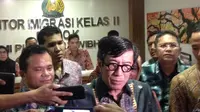 Menkumham Yasonna Laoly di Kantor Imigrasi Depok. 