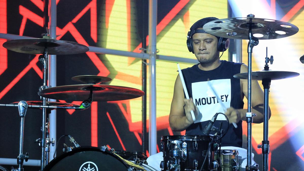Eno NTRL Mendadak Cover Drum Lagu Sukatani di Tengah Ramai Isu BBM