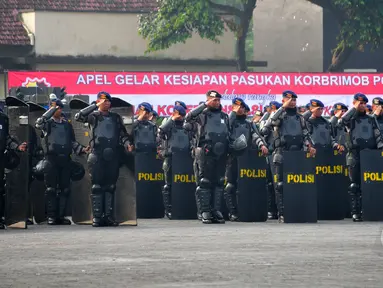 Korps Brimob menggelar Apel pasukan dalam rangka pengamanan Konferensi Asia Afrika di lapangan Mako Brimob Kelapa Dua, Depok, Selasa (14/4/2015). KAA ke-60 akan berlangsung pada 18-24 April 2015 di Jakarta dan Bandung. (Liputan6.com/Yoppy Renato)
