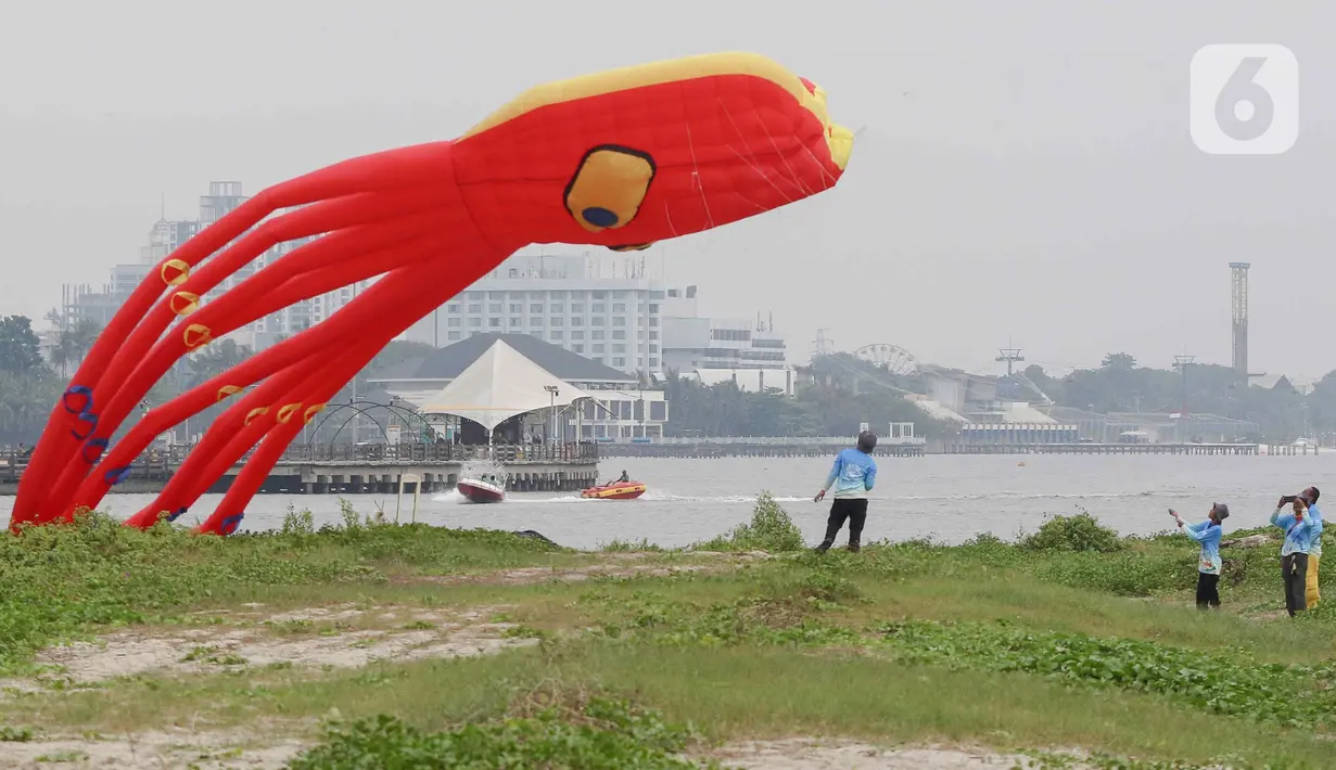 Event Jakarta International Kite Festival 2024 akan berlangsung hingga 7 Juli 2024. (Liputan6.com/Herman Zakharia)