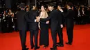 Meski menghadiri Festival Film Cannes untuk pertama kali dalam hidupnya, Song Joong-ki memamerkan penampilannya yang santai dengan memberikan fan service dari awal hingga akhir. (Photo by Joel C Ryan/Invision/AP)