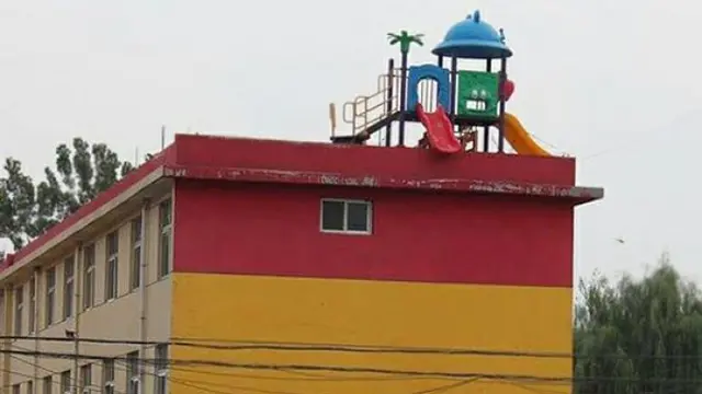 7 Potret Tempat Bermain Anak yang Malah Bikin Bahaya Ini Kocak