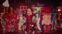 Kyary Pamyu Pamyu menggunakan tema Halloween yang justru terlihat imut dan menggemaskan di videoklip terbarunya.