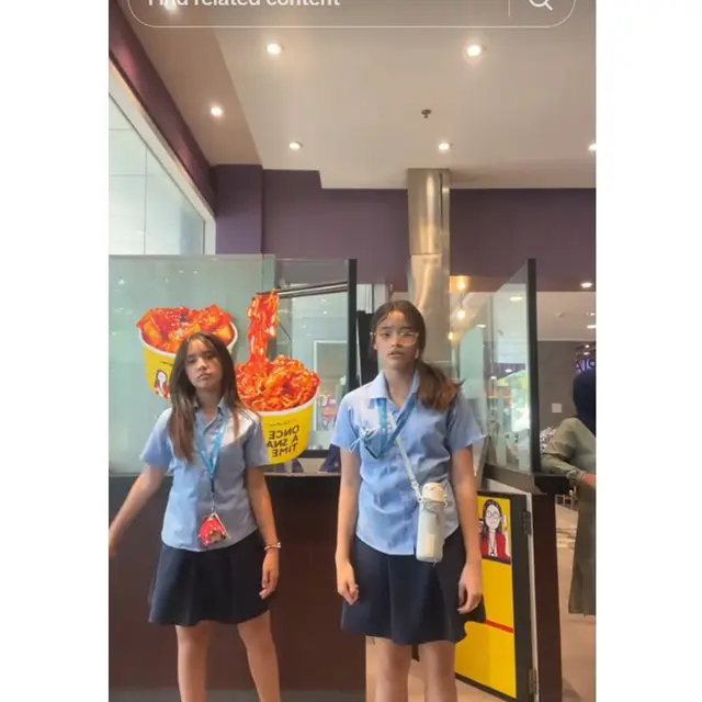 6 Potret Mikhayla Bareng Teman Sekolahnya, Mirip Nia Ramadhani Masa Remaja