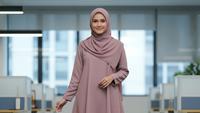 7 Model Blus Muslimah 2026 yang Anggun dan Nyaman untuk Kerja, Tidak Mudah Kusut