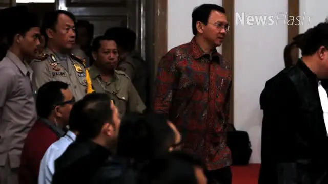 Setelah hakim menanyai Ma'ruf, giliran tim kuasa hukum Ahok yang mencecar Ma'ruf Amin terkait letak penghinaan ulama.