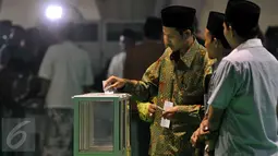 Suasana pemungutan suara bakal calon ketum PBNU periode 2015-2020 pada Muktamar NU ke-33 di Jombang, Rabu (5/8/2015). Pemungutan suara bakal calon ketum PBNU tersebut diikuti 378 peserta yang terverifikasi dari 508 peserta. (Liputan6.com/Johan Tallo)