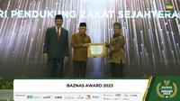 Menteri Koordinator Bidang Perekonomian Airlangga Hartarto selaku Ketua Harian DNKI kembali terpilih mendapatkan penghargaan BAZNAS Award 2023