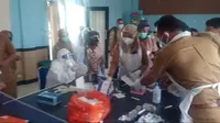 Ratusan Pegawai Dinkes Mamuju Ikut Rapid Test Massal