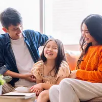 Berikan anak kepercayaan sesuai usia agar ia berani belajar melakukan berbagai hal secara mandiri. (Foto: Lifestylememory/Freepik)