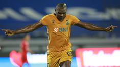 Laga penutup pekan ke-33 BRI Liga 1 yang mempertemukan Bhayangkara FC dan Persija Jakarta di Stadion I Wayan Dipta, Gianyar, Bali, Sabtu (26/3/2022) berakhir imbang 1-1. Dua gol yang tercipta dicetak dua striker beda angkatan, Taufik Hidayat dan Herman Dzumafo. (Bola.com/M Iqbal Ichsan)