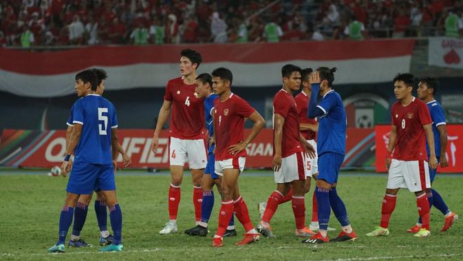 10 momen unik yang mungkin terlewatkan di duel timnas indonesia vs nepal: saddil ramdani kena toyor, pratama arhan nyaris blunder
