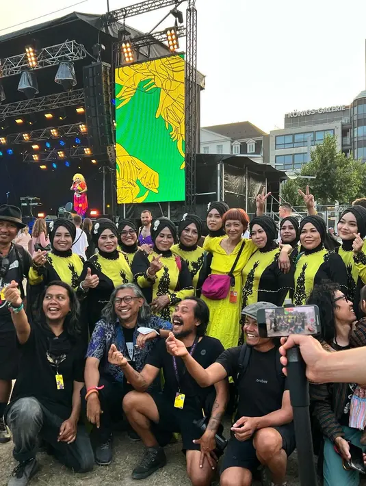 Kepergian Nadhiroh itu menjadi duka mendalam bagi Nasida Ria hingga khususnya bagi para penggemar lagu kasidah modern. (Liputan6.com/IG/@nasidariasemarang).