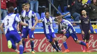 Pemain Deportivo La Coruna rayakan gol ke gawang Barcelona (MIGUEL RIOPA / AFP)