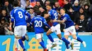 Pemain Everton Dominic Calvert-Lewin (kedua kanan) melakukan selebrasi usai mencetak gol ke gawang Newcastle United dalam lanjutan Liga Inggris pekan ke-30 di St James 'Park, Newcastle, Inggris, Sabtu (9/3). (Owen Humphreys/PA via AP)