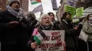 Para pengunjuk rasa menuntut pemerintah Amerika Serikat mendukung gencatan senjata di Jalur Gaza, Palestina. (Yuki IWAMURA/AFP)