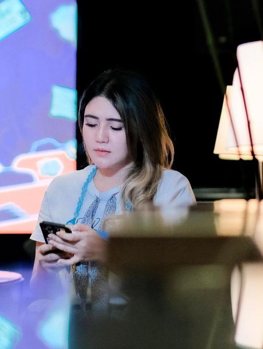 Via Vallen Jawab Kedekatannya dengan Chevra Papinka - News ...