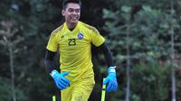Kiper Arema FC, Teguh Amiruddin. (Bola.com/Iwan Setiawan)
