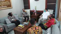 Pertemuan Kapolresta Banyumas dengan Rektor UMP, di Purwokerto, Jumat (16/10/2020). (Foto: Liputan6.com/Humas UMP)