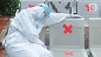 Tenaga kesehatan beristirahat setelah tes swab massal di Puskesmas Ciganjur, Jakarta, Kamis (7/1/2020). Lonjakan kasus virus corona berpotensi terjadinya krisis tenaga kesehatan (nakes) karena banyak yang tertular dan gugur saat menangani pasien Covid-19. (merdeka.com/Arie Basuki)