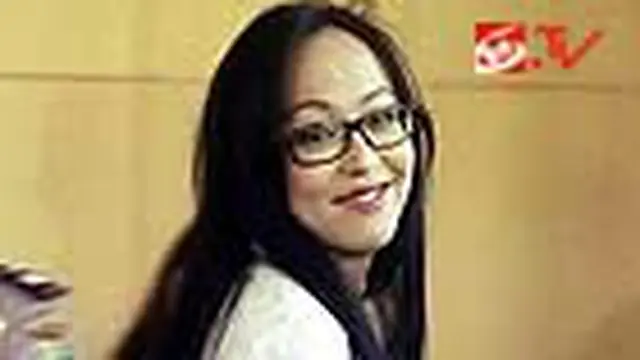 Empat Hari Ditahan, Angie Sakit