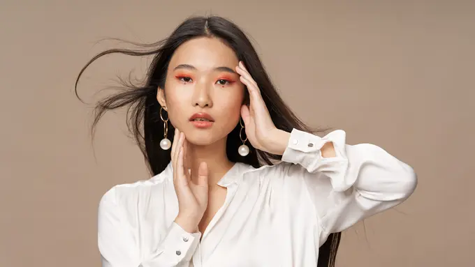 model bergaya rambut panjang