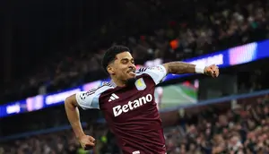 MU Bergerak Cepat, Kini Incar Bek Kiri Aston Villa Ian Maatsen