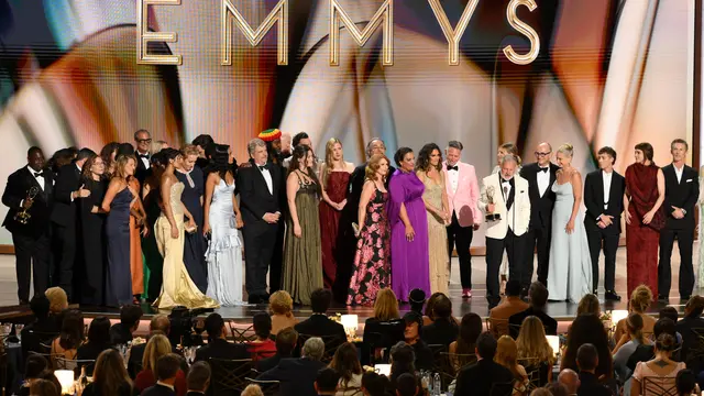 Kemenangan The Pitt di Emmy Awards 2026. (Patrick T. Fallon / AFP)