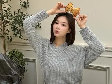 Lee Sian bukan hanya seorang influencer dan model lepas, tapi sebelumnya juga dikenal sebagai mantan trainee idol. Lee Sian memiliki pengalaman mengikuti dua program survival K-Pop terkenal, yaitu Idol School dan Produce 48 yang ditayangkan oleh Mnet. (Liputan6.com/IG/@youseeany)
