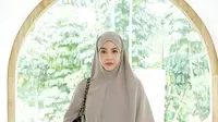 Gamis khimar set (1 set gamis + khimar) (sumber: pinterest).
